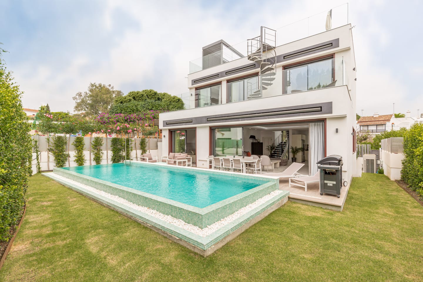 Modern Marbella villa with private pool